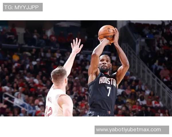 杜兰特赛季开局表现惊艳场均30分高效命中率限制对手运动战表现不佳