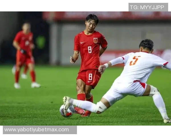 U16国足大胜8-0徐正鹏传中助攻张伯霖精彩头球破门